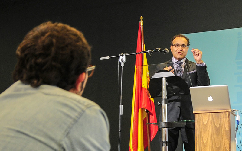 QuiñonesHinojosa recoge el Premio de Cirugía Cortes de Cádiz que