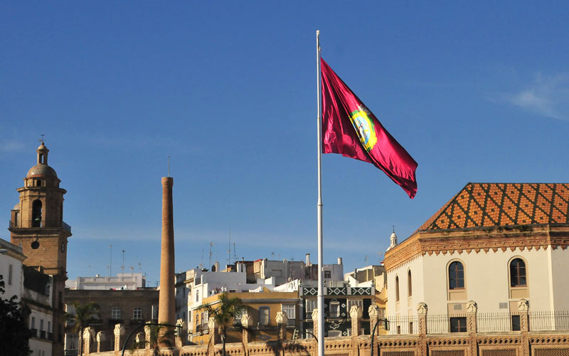 pendondecadizenplazadesevillamarz16-eu.jpg