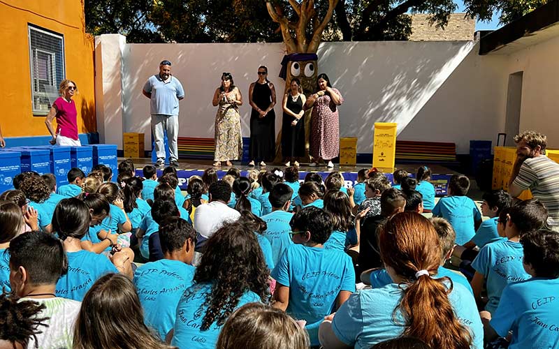 Compartiendo el inicio de la campaña con escolares del Juan Carlos Aragón / FOTO: Ayto.