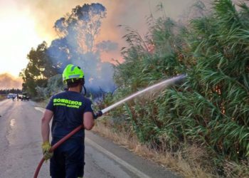 Actuando sobre el fuego el pasado verano en Jerez / FOTO: CBPC