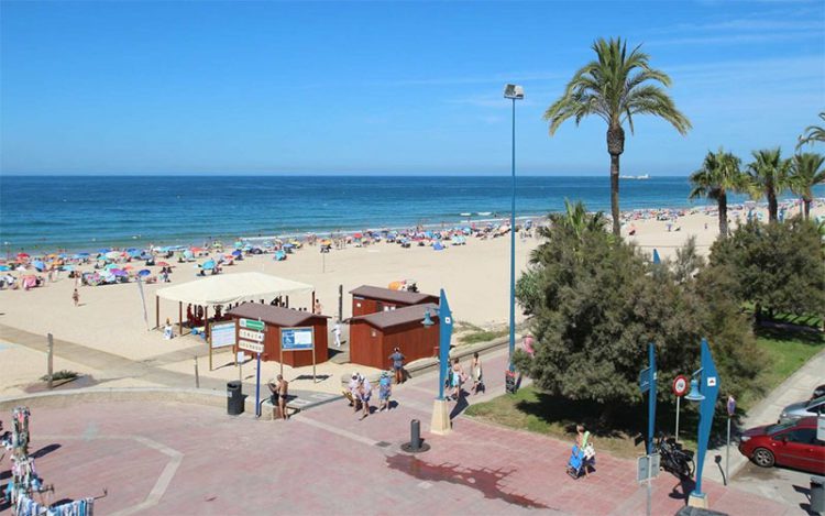 Estampa de la playa chiclanera de La Barrosa / FOTO: Ayto.