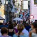 Una calle del centro abarrotada en pleno agosto / FOTO: Eulogio García