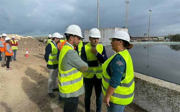 Un momento de la visita a los trabajos en marcha / FOTO: Junta