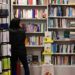 El bono permite gastar hasta 100 euros en libros por beneficiario / FOTO: Eulogio García