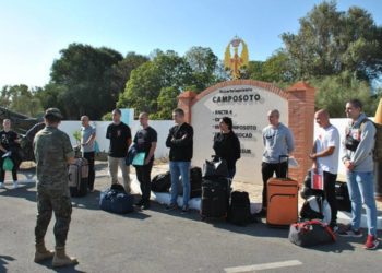 Recibiendo a uno de los grupos de alumnos / FOTO: Defensa