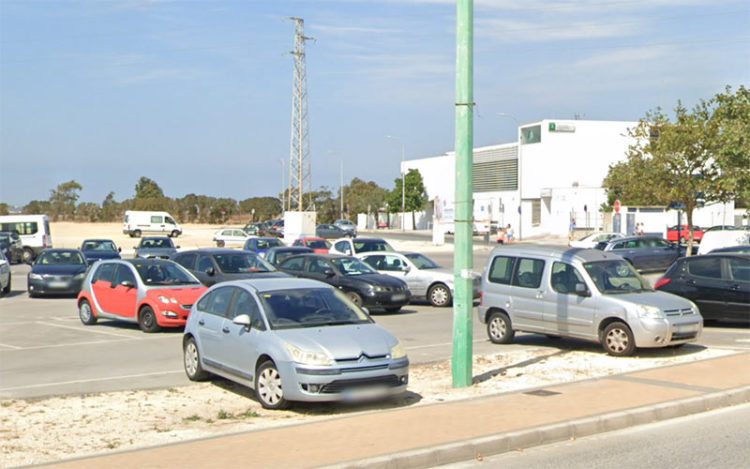 El centro de especialidades, al fondo