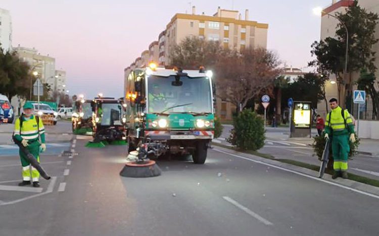 Operativo de limpieza tras la cabalgata / FOTO: Ayto.