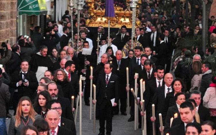 Uno de los vía crucis celebrados años atrás / FOTO: Eulogio García