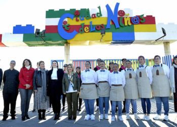 Pese al cambio de denominación, el rótulo sigue indicando La Ciudad de los Niños / FOTO: Ayto.