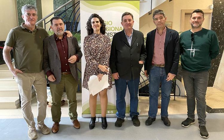 Foto de familia tras la reunión en la sede de la APC / FOTO: CPPA