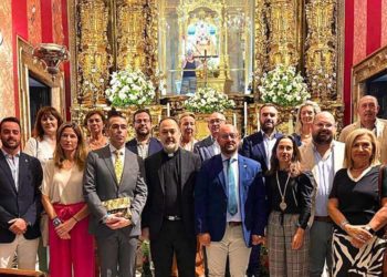 Posado del flamante Gobierno portuense en la iglesia / FOTO_: Ayto.