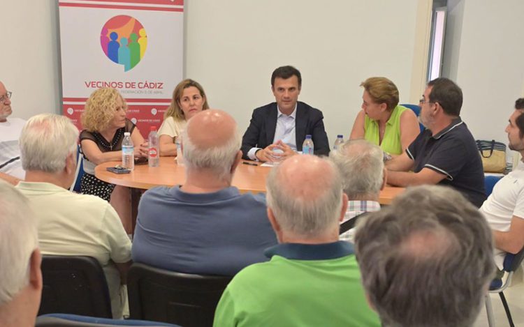 Reunidos en la sede de la federación vecinal / FOTO: Ayto.