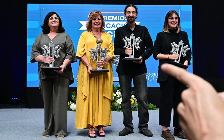 Posado de los premiados / FOTO: Eulogio García