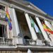 La arcoíris ondeando el pasado junio en el Ayuntamiento, ya con el PP en el 'poder' / FOTO: Eulogio García