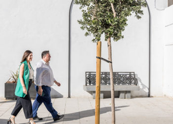 Cavada y Navarro pasan por la zona donde ha desaparecido el 'pipican' / FOTO: Ayto.