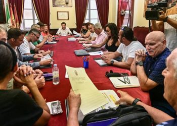 Momentos previos a la reunión / FOTO: Eulogio García