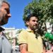 De la Cruz atendiendo a la prensa en la plaza San Juan de Dios / FOTO: Eulogio García