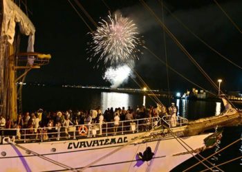 Fuegos en una de las noches de la Gran Regata / FOTO: Eulogio García