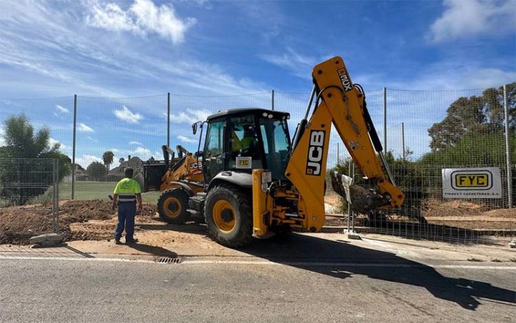 Trabajos previos en el perímetro del campo / FOTO: Ayto.