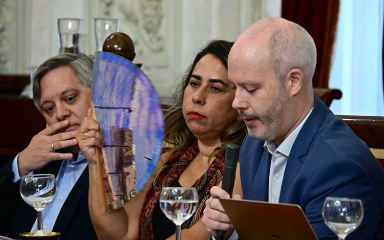 El concejal José Ramón Ortega interviniendo en el pleno / FOTO: Eulogio García