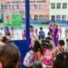 A las puertas del colegio Juan Carlos Aragón en la capital / FOTO: Eulogio García