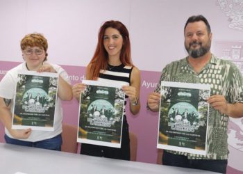 Presentando el cartel de la cita solidaria-carnavalesca / FOTO: Ayto.