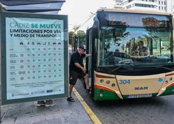 Subiendo al bus / FOTO: Eulogio García