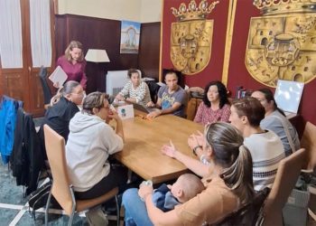 Salvador reunida con padres y madres de los coles afectados / FOTO: Ayto.