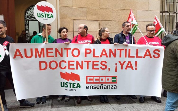 Concentración sindical ante la delegación territorial en Cádiz / FOTO: CCOO