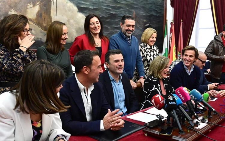 Un momento distendido de la rueda de prensa / FOTO: Eulogio García