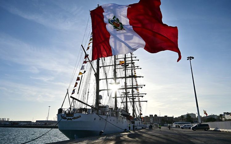 Atracado en el muelle gaditano / FOTO: Eulogio García