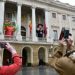 Momo y la bruja Piti ya saludan desde el balcón del Ayuntamiento / FOTO: Eulogio García