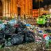 Limpieza intensiva en la plaza de la Catedral tras otra jornada de botellón / FOTO: @jctbcdz