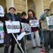 Representantes de Nadie sin Hogar irrumpiendo en el acto de la Apdha / FOTO: Eulogio García