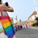 Izado de la arcoíris por el Día del Orgullo de 2023 / FOTO: Eulogio García