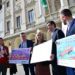 Presentando la campaña a las puertas del Ayuntamiento / FOTO: Eulogio García