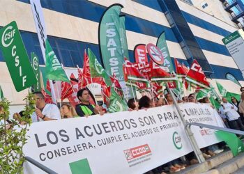 Protesta a las puertas del Puerta del Mar / FOTO: CSIF