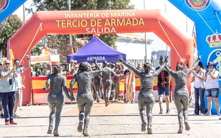 La felicidad de los últimos en cruzar la meta / FOTO: TEAR