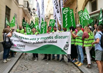 Protesta de CSIF exigiendo más profesorado / FOTO: Eulogio García