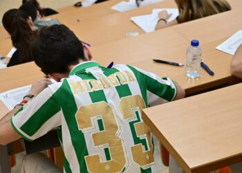 Concentrado en el examen / FOTO: Eulogio García