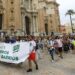 La protesta pasando por delante de la Catedral de Cádiz / FOTO: Ereagafoto