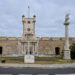 Las emblemáticas Puertas de Tierra se teñirán de azul / FOTO: Eulogio García