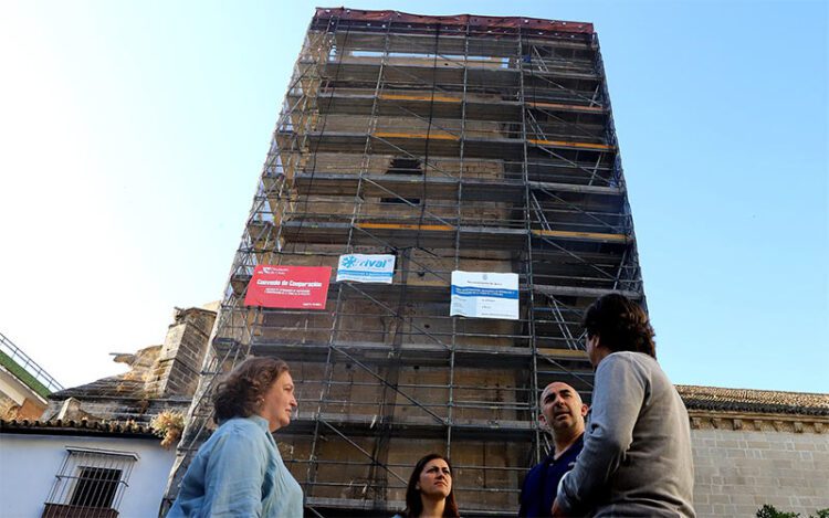 La histórica torre cubierta de andamios / FOTO: Ayto.