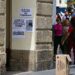 Carteles reivindicativos en la acampada del Ayuntamiento / FOTO: Eulogio García