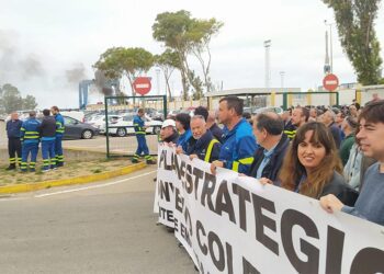 Concentrados a las puertas del astillero isleño, el pasado mayo / FOTO: CSIF