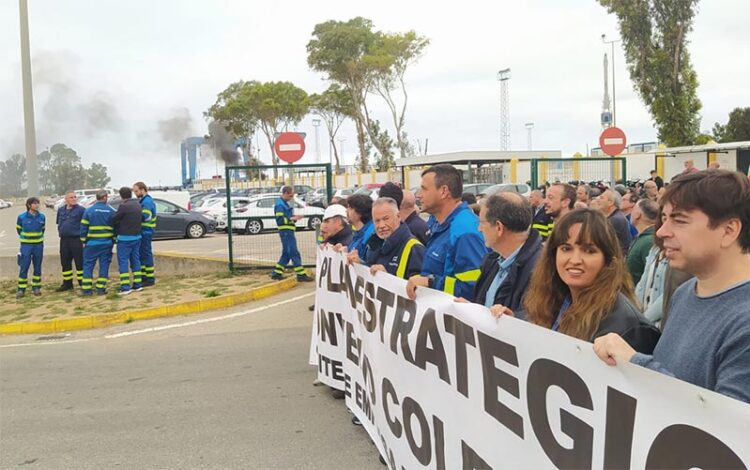 Concentrados a las puertas del astillero isleño, el pasado mayo / FOTO: CSIF