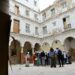 Durante la visita al edificio medio en ruinas / FOTO: Eulogio García