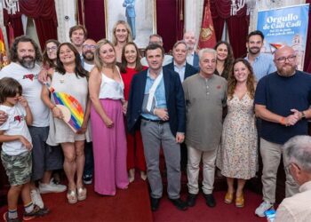 Foto de familia con los homenajeados / FOTO: Ayto.