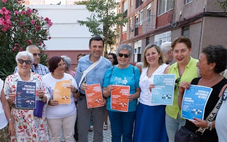 Presentando los carteles en Guillén Moreno / FOTO: Ayto.