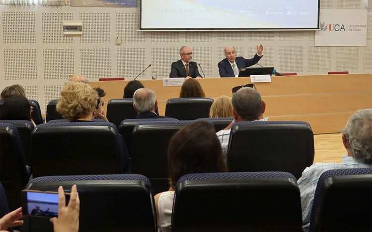 Un momento de la conferencia / FOTO: UCA